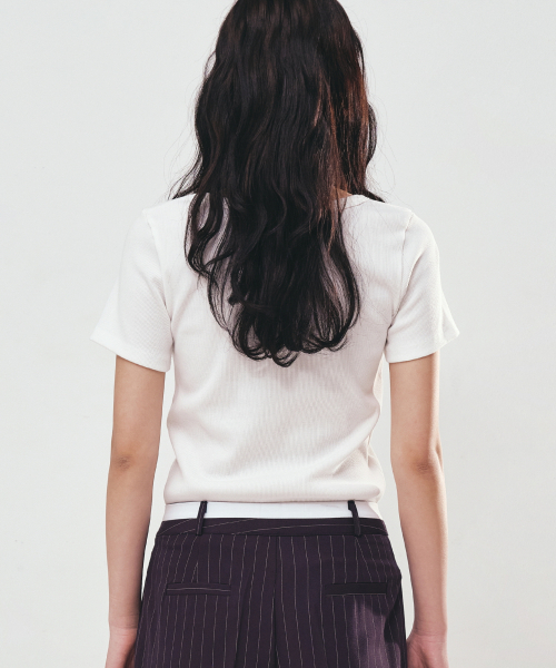 NICK&NICOLE(ニックアンドニコール)の「LABEL SLIM HALF TOP_IVORY(Tシャツ/カットソー・レディース・その他・FREE)」の3枚目の写真