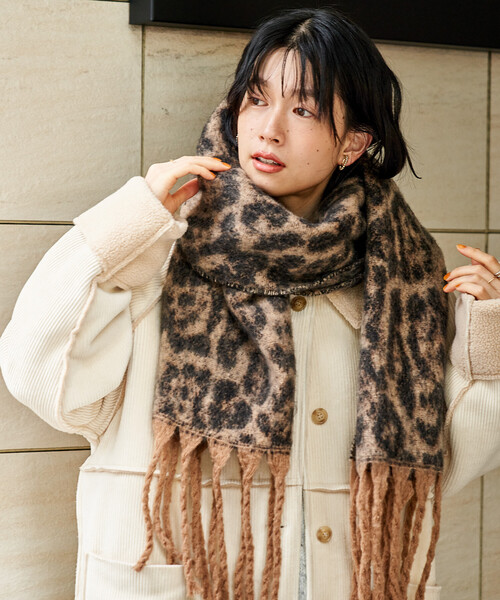 FREAK'S STORE(フリークスストア)の「アニマル柄 ボリュームマフラー/レオパードマフラー(マフラー・レディース・キャメル/ベージュ/グレー・ONE SIZE)」の16枚目の写真