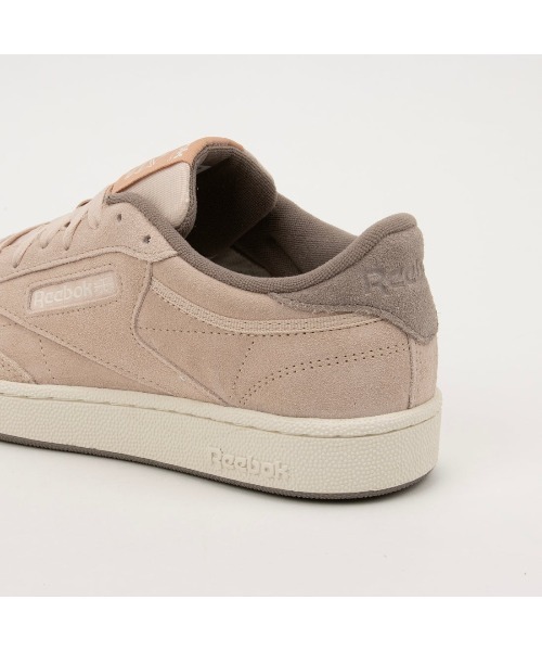 Reebok(リーボック)の「クラブシー 85 / CLUB C 85(スニーカー・メンズ・ライトグレー/コーラルピンク・23.0cm/23.5cm/24.5cm/24.0cm/25.0cm/25.5cm/26.0cm/26.5cm/27.0cm/27.5cm/28.0cm/28.5cm/29.0cm)」の6枚目の写真
