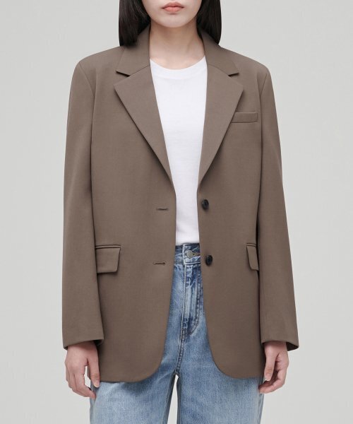 MUSINSA STANDARD WOMAN(ムシンサスタンダードウーマン)の「レディース特大ブレザー【ライトブラウン】(テーラードジャケット・レディース・その他・SMALL/MEDIUM/LARGE/X-SMALL)」の1枚目の写真