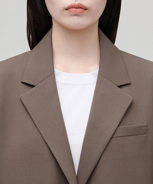 MUSINSA STANDARD WOMAN(ムシンサスタンダードウーマン)の「レディース特大ブレザー【ライトブラウン】(テーラードジャケット・レディース・その他・SMALL/MEDIUM/LARGE/X-SMALL)」の3枚目の写真
