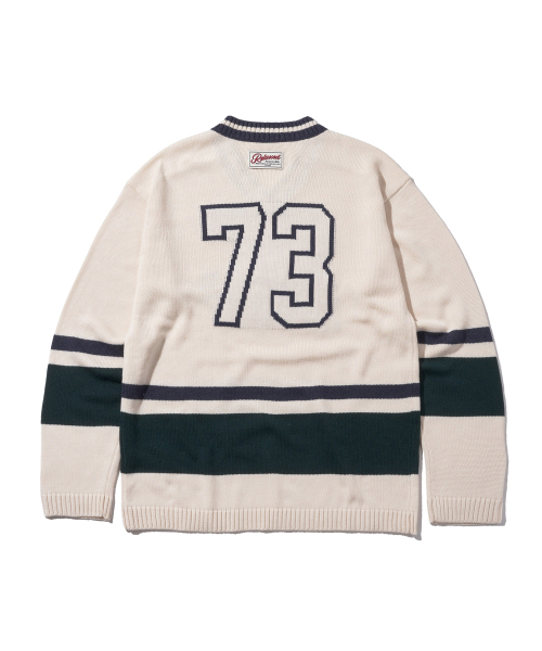 DISCUS ATHLETIC(ディスカス アスレチック)の「リラックスロゴVネックニットオプティックホワイト(ニット/セーター・レディース・その他・LARGE/MEDIUM/X-LARGE)」の2枚目の写真