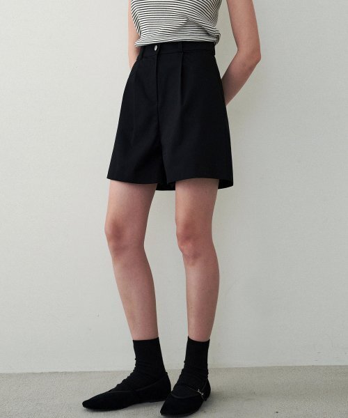 クラシックピンタックバミューダパンツ - ブラック