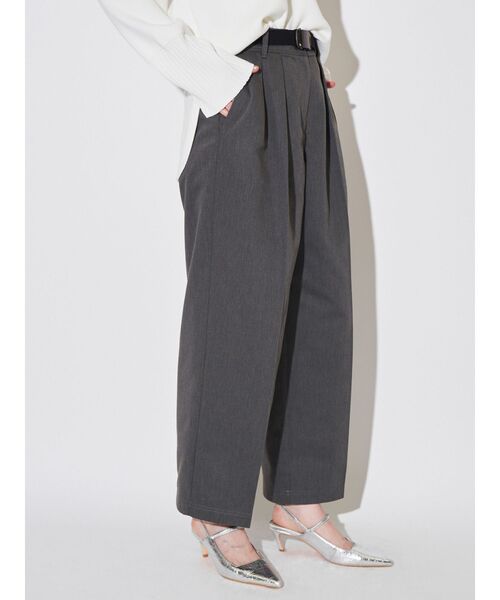 ELENDEEK(エレンディーク)の「チノタックドパンツ(その他パンツ・レディース・グレー/アイボリー/ベージュ・01/02)」の2枚目の写真