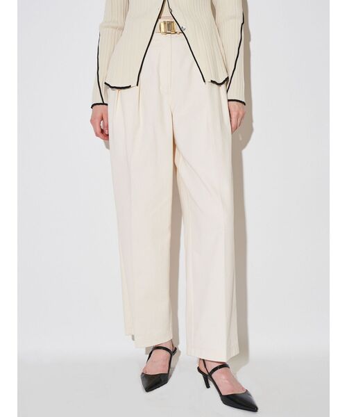 ELENDEEK(エレンディーク)の「チノタックドパンツ(その他パンツ・レディース・グレー/アイボリー/ベージュ・01/02)」の1枚目の写真