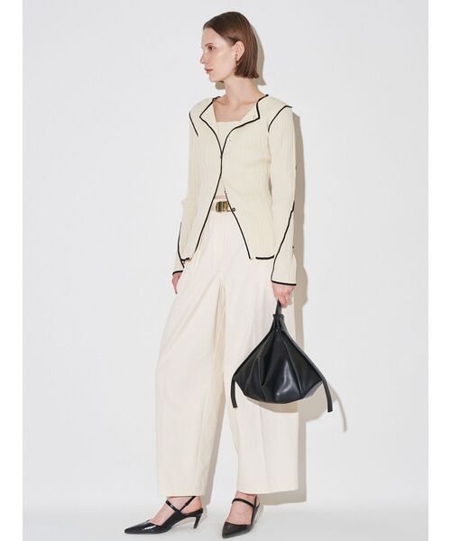 ELENDEEK(エレンディーク)の「チノタックドパンツ(その他パンツ・レディース・グレー/アイボリー/ベージュ・01/02)」の9枚目の写真