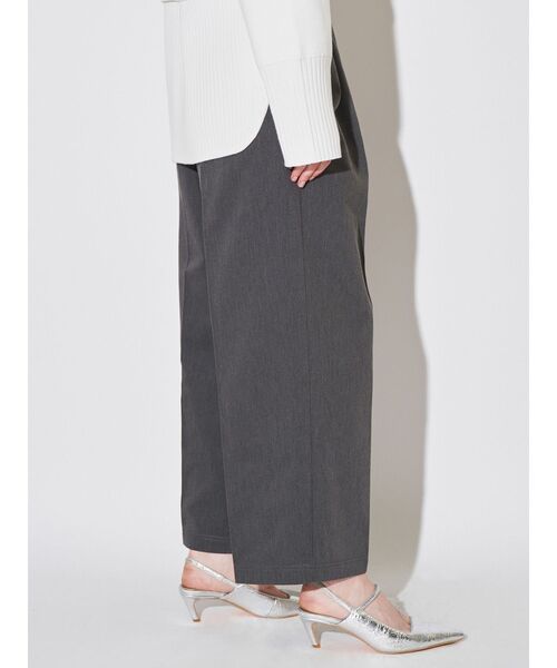 ELENDEEK(エレンディーク)の「チノタックドパンツ(その他パンツ・レディース・グレー/アイボリー/ベージュ・01/02)」の11枚目の写真