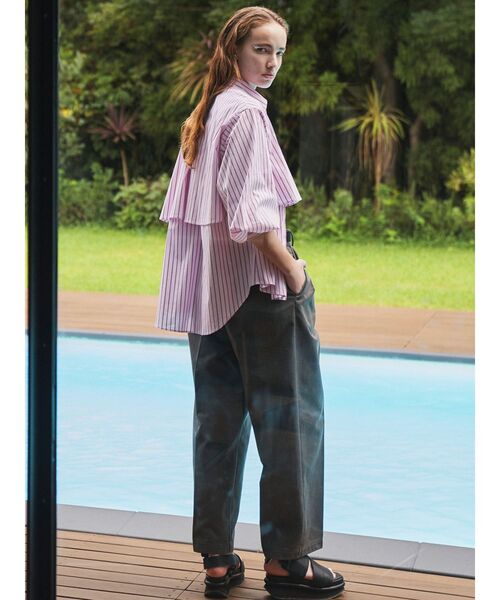 ELENDEEK(エレンディーク)の「チノタックドパンツ(その他パンツ・レディース・グレー/アイボリー/ベージュ・01/02)」の19枚目の写真