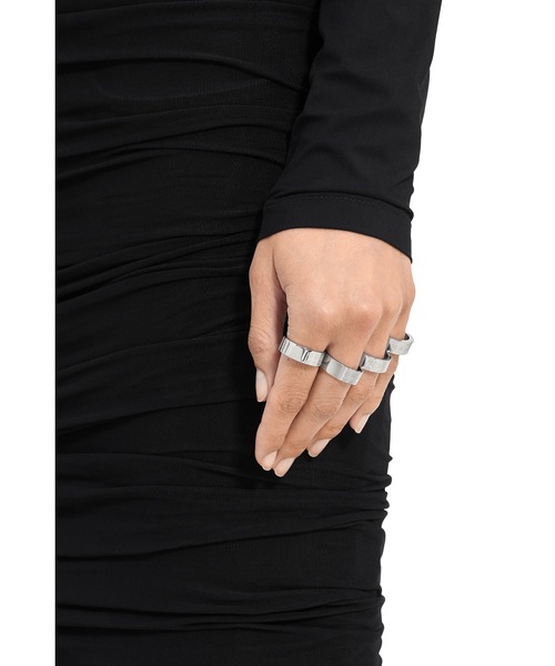 MM6 Maison Margiela（ｴﾑｴﾑｼｯｸｽ ﾒｿﾞﾝ ﾏﾙｼﾞｪﾗ）の「RING（リング・メンズ・シルバー・SMALL/MEDIUM）」の4枚目の写真