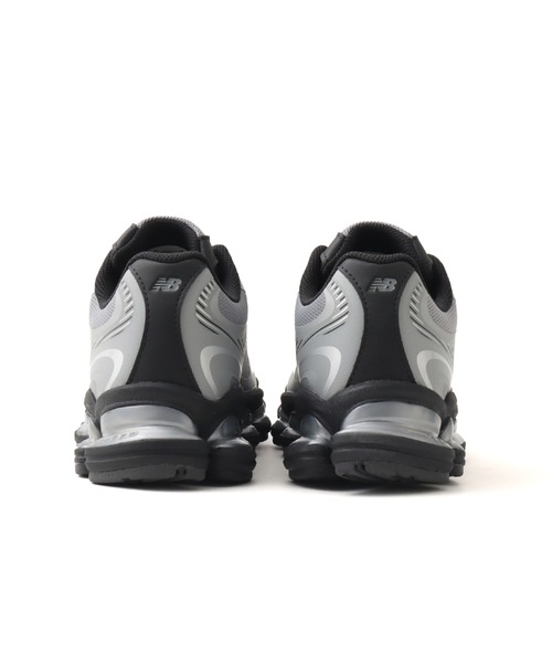 NEW BALANCE(ニューバランス)の「New Balance U20006OU / ニューバランス U20006OU(スニーカー・メンズ・シルバー・24.5cm/25.0cm/25.5cm/26.5cm/27.0cm/28.0cm/26.0cm/24.0cm/23.5cm/23.0cm/30.0cm/29.0cm/28.5cm/27.5cm)」の3枚目の写真
