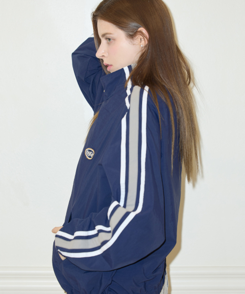FEIHEI(フェイヘイ)の「THREE LINE NYLON JACKET NAVY(ナイロンジャケット・レディース・ネイビー・SMALL/LARGE/MEDIUM)」の2枚目の写真