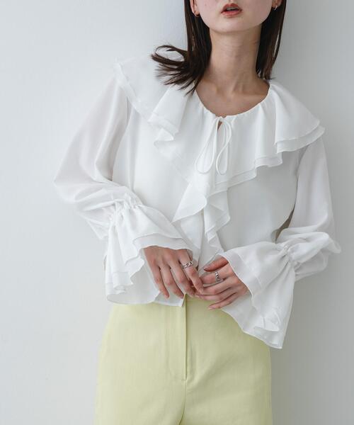 SENSE OF PLACE by URBAN RESEARCH（センスオブプレイスバイアーバンリサーチ）の「ラッフルブラウス（シャツ/ブラウス・レディース・オフホワイト/ベージュ/ライトブルー・ONE）」の2枚目の写真
