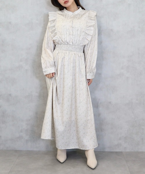 CECIL McBEE(セシルマクビー)の「花柄ピンタックフリルワンピース(ワンピース・レディース・アイボリー/ブラック/ベージュ・MEDIUM)」の3枚目の写真