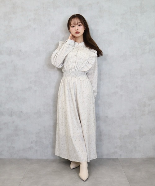CECIL McBEE(セシルマクビー)の「花柄ピンタックフリルワンピース(ワンピース・レディース・アイボリー/ブラック/ベージュ・MEDIUM)」の13枚目の写真