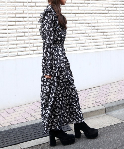 CECIL McBEE(セシルマクビー)の「花柄ピンタックフリルワンピース(ワンピース・レディース・アイボリー/ブラック/ベージュ・MEDIUM)」の18枚目の写真