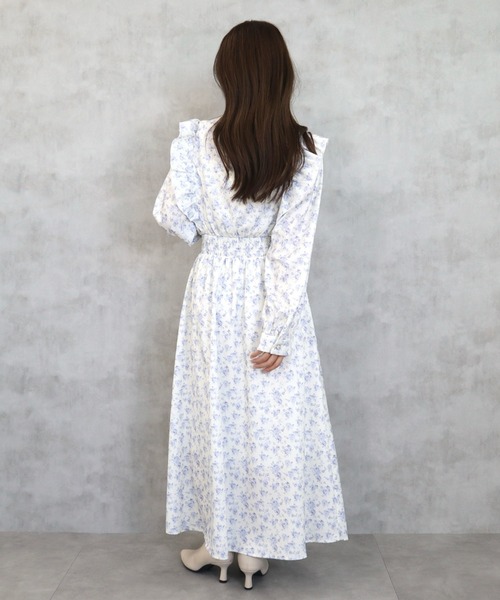 CECIL McBEE(セシルマクビー)の「花柄ピンタックフリルワンピース(ワンピース・レディース・アイボリー/ブラック/ベージュ・MEDIUM)」の10枚目の写真