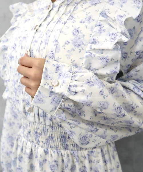 CECIL McBEE(セシルマクビー)の「花柄ピンタックフリルワンピース(ワンピース・レディース・アイボリー/ブラック/ベージュ・MEDIUM)」の7枚目の写真