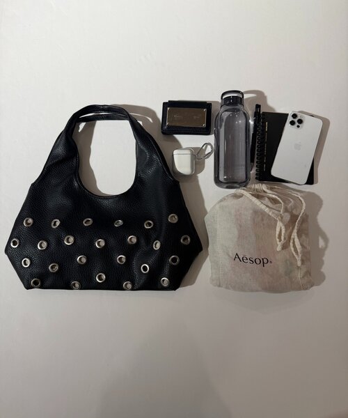 WHO'S WHO gallery（フーズフーギャラリー）の「アイレットPUショルダーバッグ（ショルダーバッグ・レディース・ブラック/イエロー/オフホワイト・FREE）」の16枚目の写真