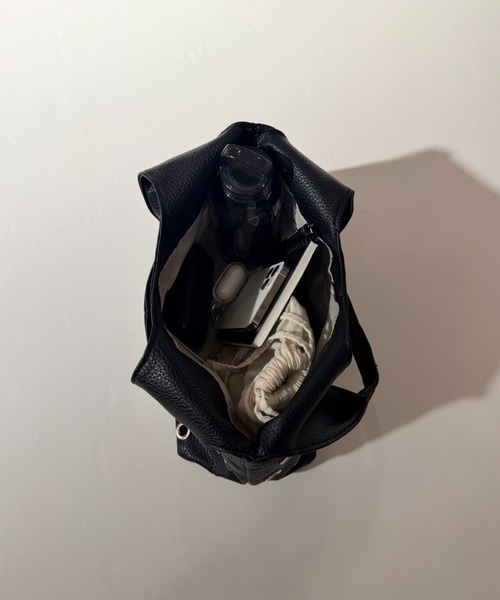 WHO'S WHO gallery（フーズフーギャラリー）の「アイレットPUショルダーバッグ（ショルダーバッグ・レディース・ブラック/イエロー/オフホワイト・FREE）」の5枚目の写真