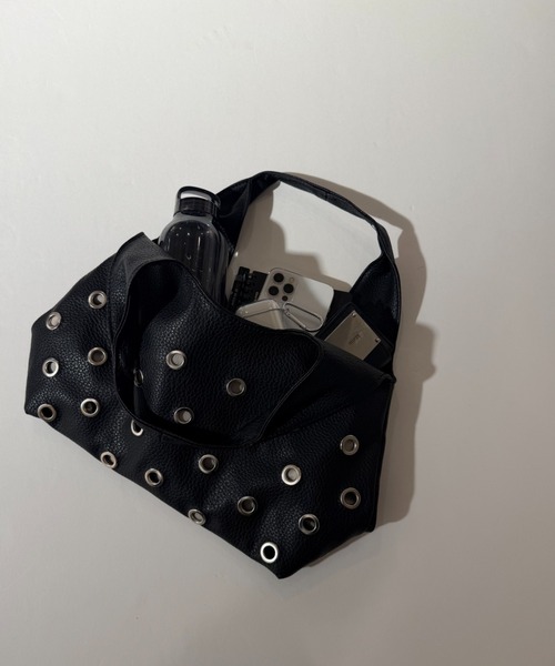 WHO'S WHO gallery（フーズフーギャラリー）の「アイレットPUショルダーバッグ（ショルダーバッグ・レディース・ブラック/イエロー/オフホワイト・FREE）」の6枚目の写真