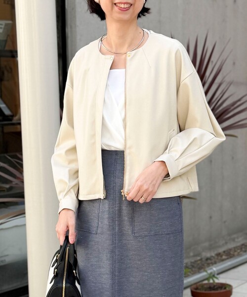 NOLLEY’S（ノーリーズ）の「マット＆ソフトフェイクレザーブルゾン（ブルゾン・レディース・キナリ/カーキ・38）」の4枚目の写真