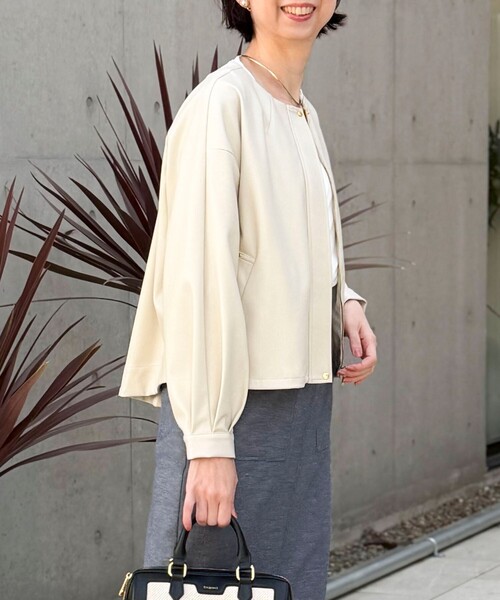 NOLLEY’S（ノーリーズ）の「マット＆ソフトフェイクレザーブルゾン（ブルゾン・レディース・キナリ/カーキ・38）」の6枚目の写真