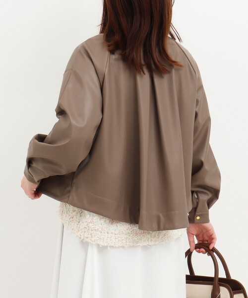 NOLLEY’S（ノーリーズ）の「マット＆ソフトフェイクレザーブルゾン（ブルゾン・レディース・キナリ/カーキ・38）」の21枚目の写真