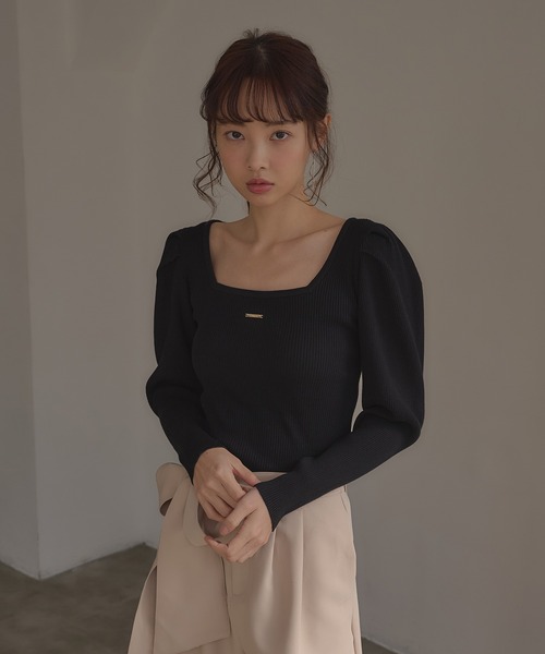 SOELA(ソエラ)の「【INGNI SOELA】プレート付パフスリーブリブニット/WEB限定(ニット/セーター・レディース・ブラック/アイボリー/ピンク・FREE)」の1枚目の写真