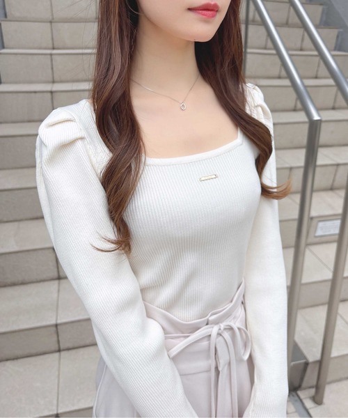 SOELA(ソエラ)の「【INGNI SOELA】プレート付パフスリーブリブニット/WEB限定(ニット/セーター・レディース・ブラック/アイボリー/ピンク・FREE)」の5枚目の写真
