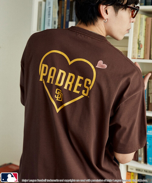 PUBLUX(パブリュクス)の「PUBLUX/パブリュクス <機能性素材>別注MLB バックプリント ハート Tシャツ 限定展開(Tシャツ/カットソー・メンズ・ブラック/グレー/ネイビー/ピンク/ブラウン/ホワイト・L/M/フリ-/LARGE)」の4枚目の写真
