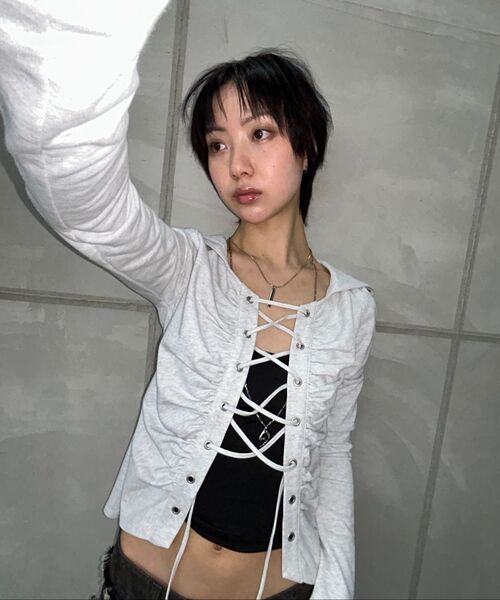 ORDINARY HOLIDAY（オーディナリー ホリデー）の「SHIRRING LACE UP HOODIE [BLACK]（パーカー・レディース・その他・FREE）」の6枚目の写真
