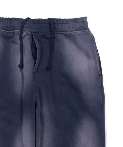 The DUFFER of ST.GEORGE(ザダファーオブセントジョージ)の「BRUSHED SWEAT WIDE PANTS:バイオウォッシュ ユーズド加工 スウェット ワイドパンツ(スウェットパンツ・メンズ・ネイビー/ブラック・LARGE/MEDIUM)」の9枚目の写真
