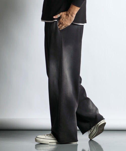 The DUFFER of ST.GEORGE(ザダファーオブセントジョージ)の「BRUSHED SWEAT WIDE PANTS:バイオウォッシュ ユーズド加工 スウェット ワイドパンツ(スウェットパンツ・メンズ・ネイビー/ブラック・LARGE/MEDIUM)」の16枚目の写真