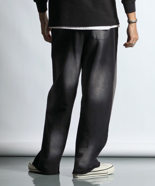 The DUFFER of ST.GEORGE(ザダファーオブセントジョージ)の「BRUSHED SWEAT WIDE PANTS:バイオウォッシュ ユーズド加工 スウェット ワイドパンツ(スウェットパンツ・メンズ・ネイビー/ブラック・LARGE/MEDIUM)」の5枚目の写真