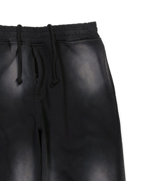 The DUFFER of ST.GEORGE(ザダファーオブセントジョージ)の「BRUSHED SWEAT WIDE PANTS:バイオウォッシュ ユーズド加工 スウェット ワイドパンツ(スウェットパンツ・メンズ・ネイビー/ブラック・LARGE/MEDIUM)」の8枚目の写真