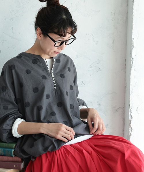 soulberry（ソウルベリー）の「ブラウス好きのためのロンT（Tシャツ/カットソー・レディース・プラム/イエロー/ブラック/オフホワイト・M/L/LL/3L/4L/5L）」の7枚目の写真