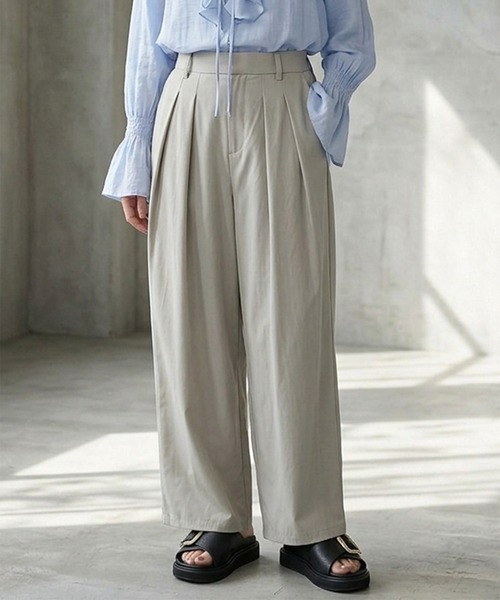 Muscat(マスカット)の「【洗える】フェイクレザータックワイドパンツ(その他パンツ・レディース・ブルー/サンドベージュ/ブラック・F)」の1枚目の写真