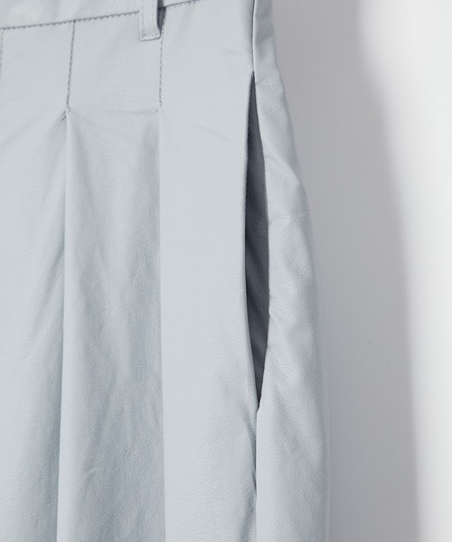 Muscat(マスカット)の「【洗える】フェイクレザータックワイドパンツ(その他パンツ・レディース・ブルー/サンドベージュ/ブラック・F)」の17枚目の写真