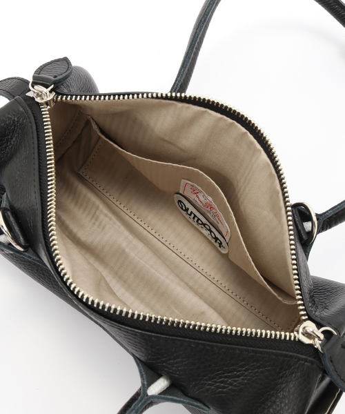 OUTDOOR PRODUCTS（アウトドアプロダクツ）の「YOUNG&OLSEN別注 EMBOSSED LEATHER ROLL BOSTON S（ショルダーバッグ・レディース・ブラウン/ブラック・90）」の18枚目の写真