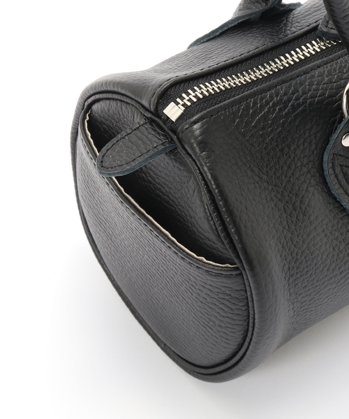 OUTDOOR PRODUCTS（アウトドアプロダクツ）の「YOUNG&OLSEN別注 EMBOSSED LEATHER ROLL BOSTON S（ショルダーバッグ・レディース・ブラウン/ブラック・90）」の3枚目の写真