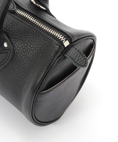 OUTDOOR PRODUCTS（アウトドアプロダクツ）の「YOUNG&OLSEN別注 EMBOSSED LEATHER ROLL BOSTON S（ショルダーバッグ・レディース・ブラウン/ブラック・90）」の4枚目の写真