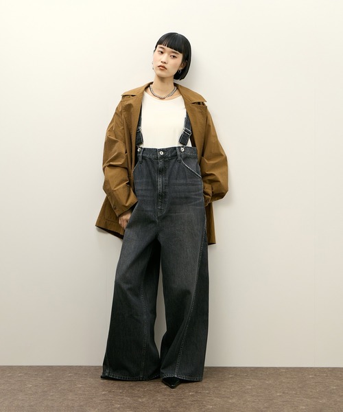 ADAM ET ROPE'（アダムエロペ）の「【サステナブル】2WAYデニムサロペット（サロペット/オーバーオール・レディース・ブラック/ブルー・38/36）」の6枚目の写真