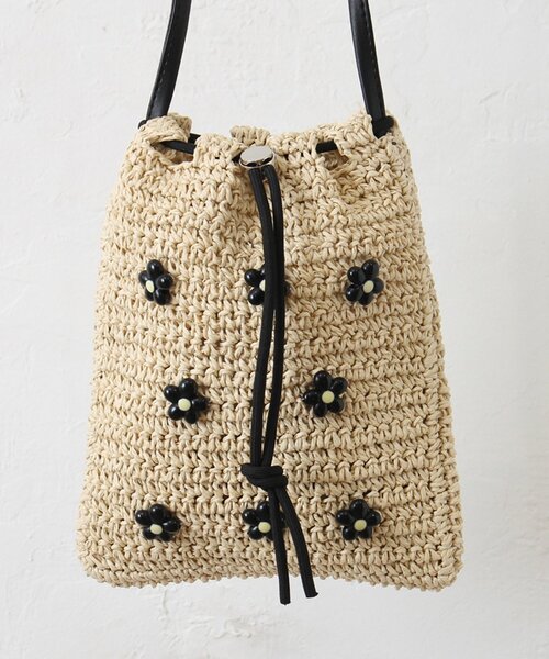 DISCOAT（ディスコート）の「雑材フラワービーズ巾着ショルダーバッグ（かごバッグ・レディース・アイボリー/ブラック/ベージュ・FREE）」の6枚目の写真