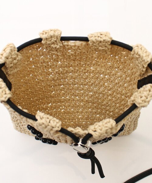 DISCOAT（ディスコート）の「雑材フラワービーズ巾着ショルダーバッグ（かごバッグ・レディース・アイボリー/ブラック/ベージュ・FREE）」の7枚目の写真