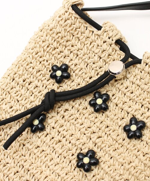 DISCOAT（ディスコート）の「雑材フラワービーズ巾着ショルダーバッグ（かごバッグ・レディース・アイボリー/ブラック/ベージュ・FREE）」の9枚目の写真
