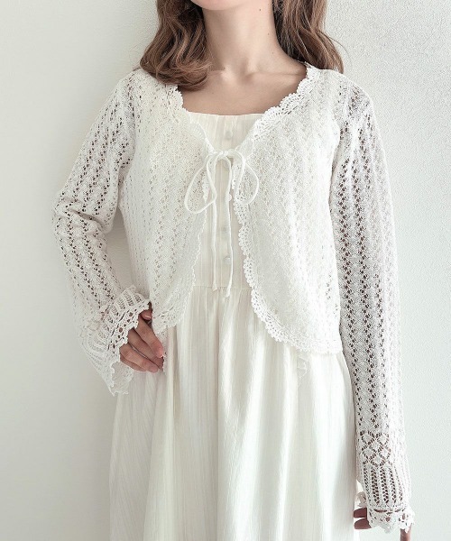 an another angelus（アンアナザーアンジェラス）の「クロシェスカラップ透かし編みニットボレロ（カーディガン/ボレロ・レディース・オフホワイト/ブラック/ライトブルー・FREE）」の9枚目の写真