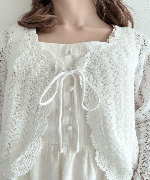 an another angelus（アンアナザーアンジェラス）の「クロシェスカラップ透かし編みニットボレロ（カーディガン/ボレロ・レディース・オフホワイト/ブラック/ライトブルー・FREE）」の10枚目の写真