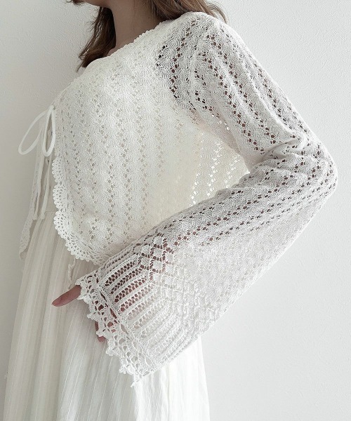 an another angelus（アンアナザーアンジェラス）の「クロシェスカラップ透かし編みニットボレロ（カーディガン/ボレロ・レディース・オフホワイト/ブラック/ライトブルー・FREE）」の12枚目の写真