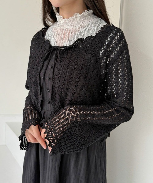 an another angelus（アンアナザーアンジェラス）の「クロシェスカラップ透かし編みニットボレロ（カーディガン/ボレロ・レディース・オフホワイト/ブラック/ライトブルー・FREE）」の17枚目の写真