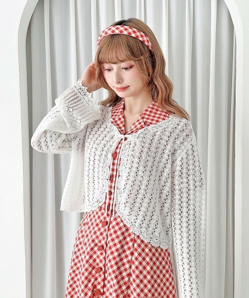 an another angelus（アンアナザーアンジェラス）の「クロシェスカラップ透かし編みニットボレロ（カーディガン/ボレロ・レディース・オフホワイト/ブラック/ライトブルー・FREE）」の19枚目の写真